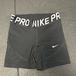 Nike pro shorts 5”